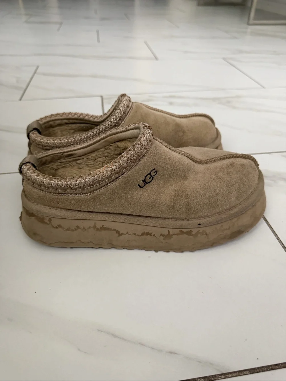 UGG woman’s Slip-On Clog in Chestnut Suede